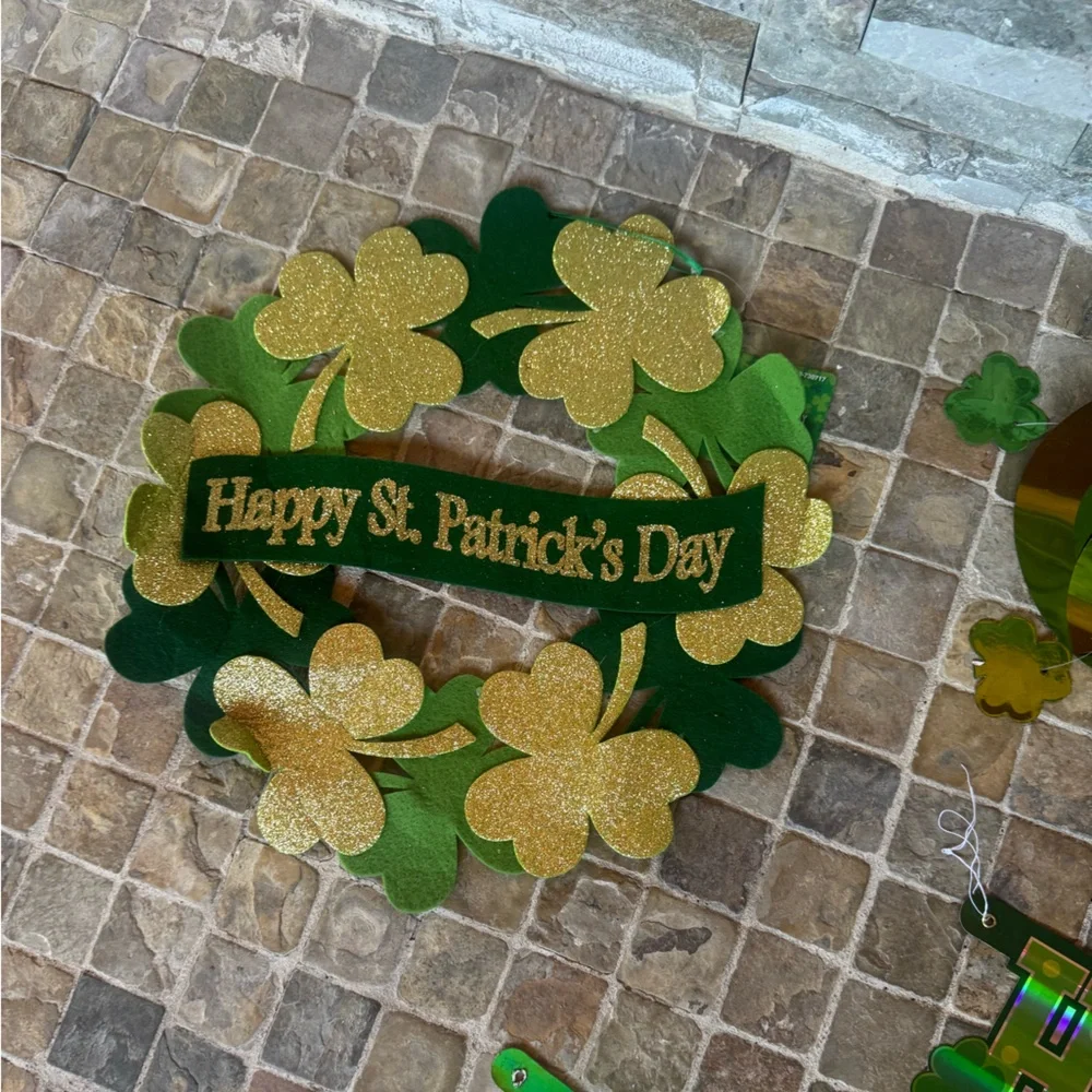 St. Patrick's Day Party Decoration Set - Green and Gold